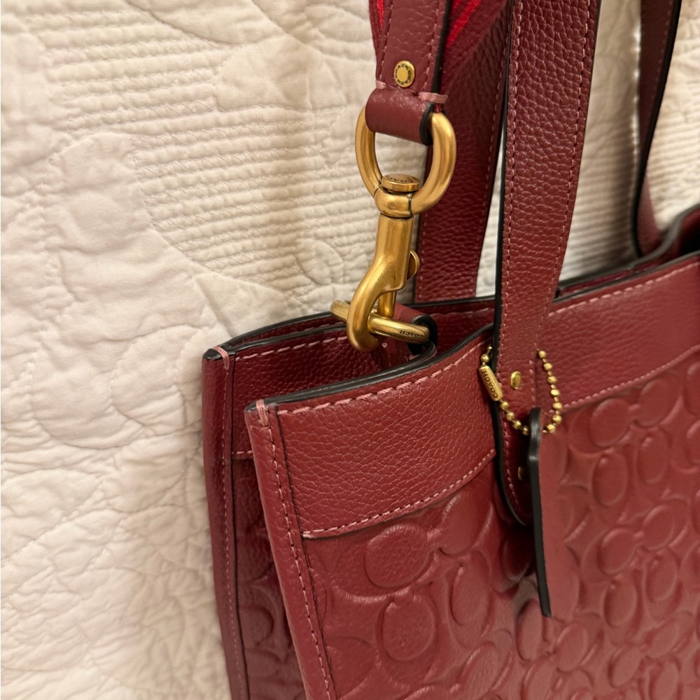 Coach Embossed Signature Field Tote - Large - Picture 5 of 13